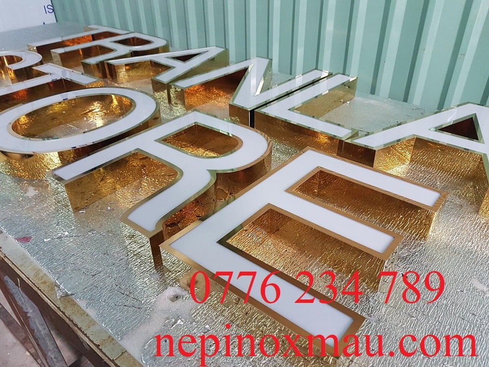 nhận thi công thiết kế bảng hiệu quảng cáo bằng chữ inox mặt mica
