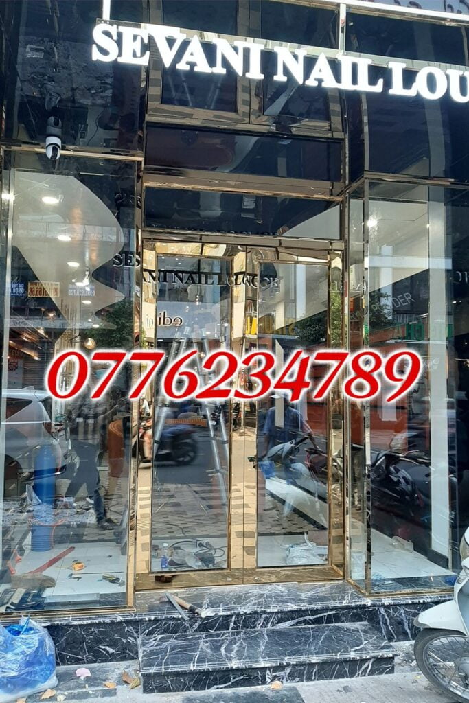 khung inox vàng gương cửa kính cường lực
