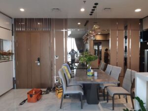 trang trí căn hộ bằng inox