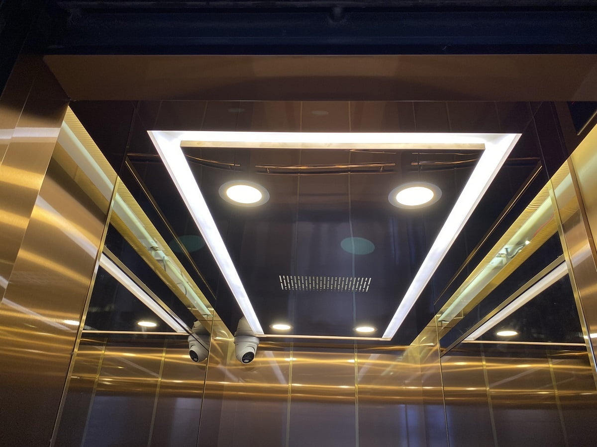 Ốp inox trần cabin thang máy